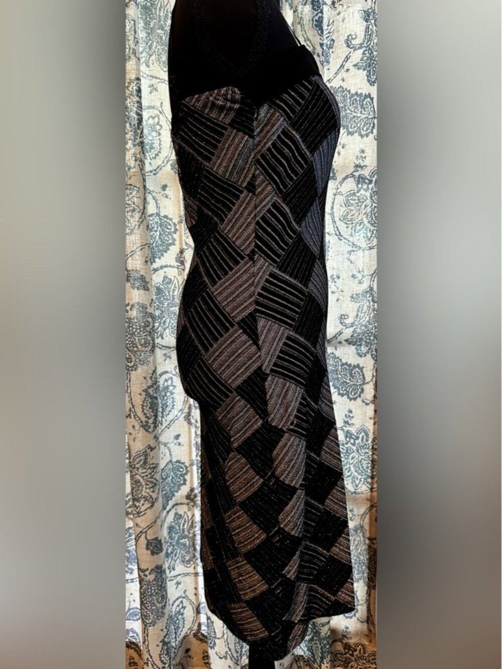 Black & Silver Geometric Midi Dress - Picture 2 of 5